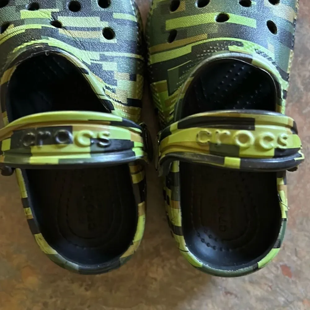 Crocs Camouflage Kids Shoes Sz 9 Unisex